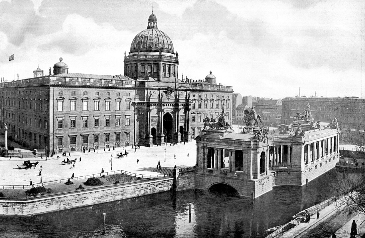 Schwarz-weiß-Foto mit dem Berliner Reichstag